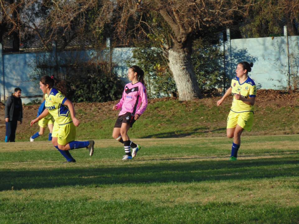 Fútbol Femenino Boston College vs Santiago Morning por la segunda fecha del Campeonato de Clausura del Torneo ANFP 2015