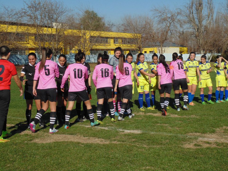 Fútbol Femenino Boston College vs Santiago Morning por la segunda fecha del Campeonato de Clausura del Torneo ANFP 2015