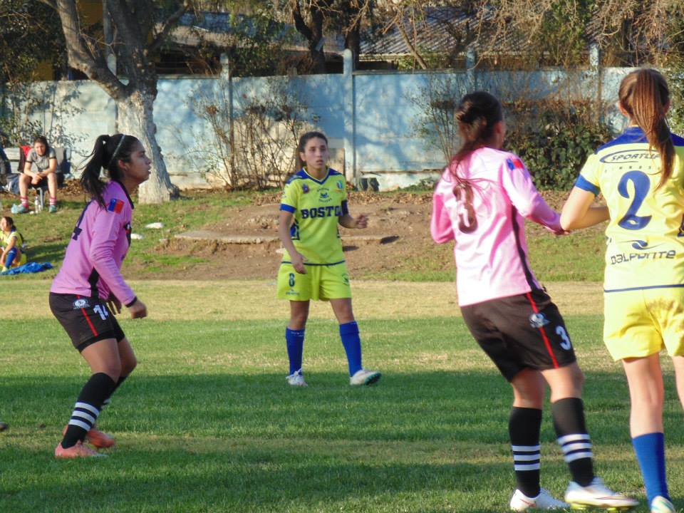 Fútbol Femenino Boston College vs Santiago Morning por la segunda fecha del Campeonato de Clausura del Torneo ANFP 2015