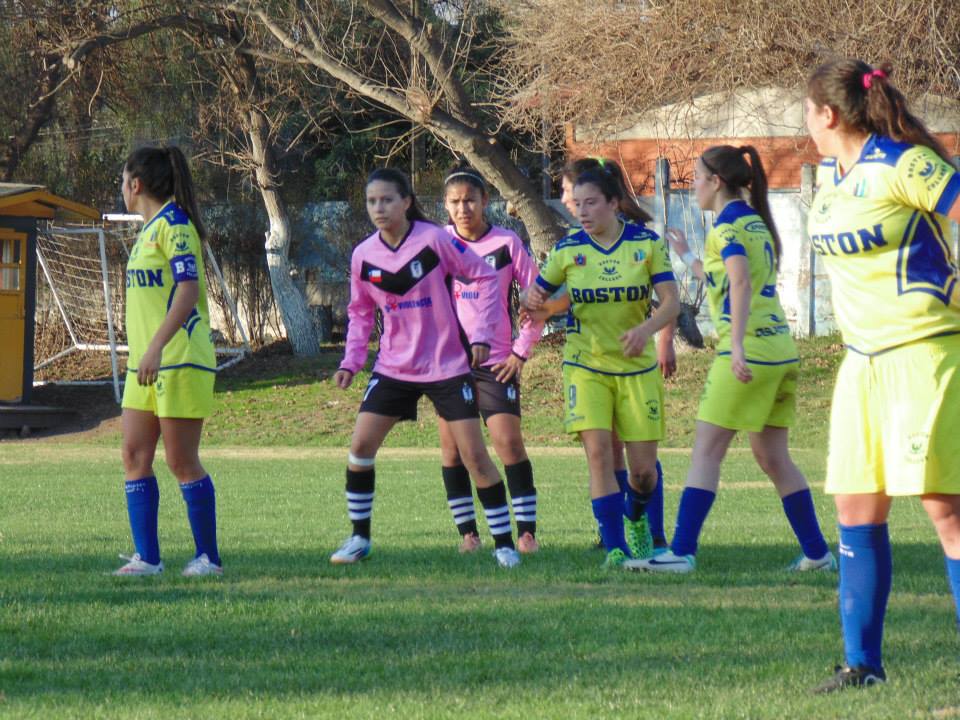 Fútbol Femenino Boston College vs Santiago Morning por la segunda fecha del Campeonato de Clausura del Torneo ANFP 2015