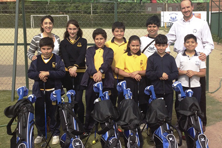 Federación Chilena de Golf entrega equipamiento a colegios de Programa GOLF ESCOLAR