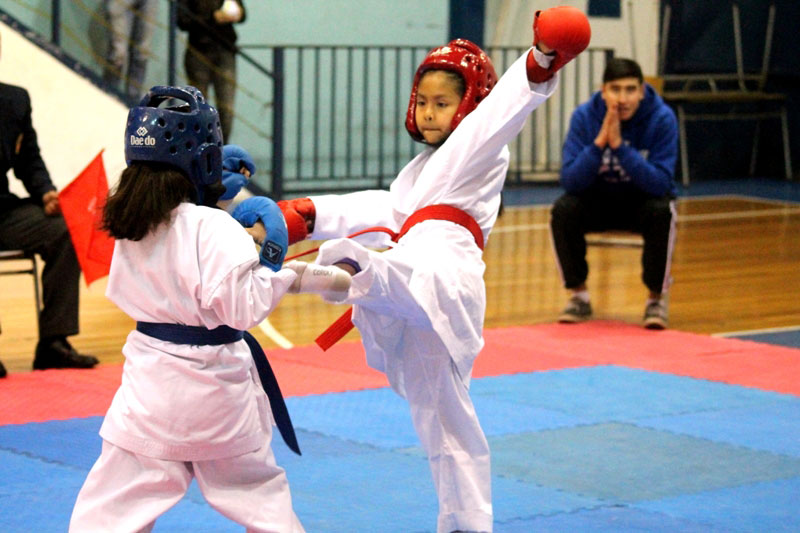 Gran campeonato de Karate escolar se realizó en Boston College