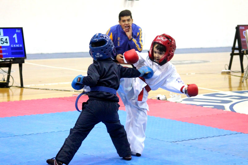 Gran campeonato de Karate escolar se realizó en Boston College