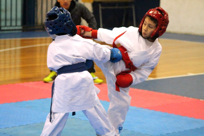 Gran campeonato de Karate escolar se realizó en Boston College