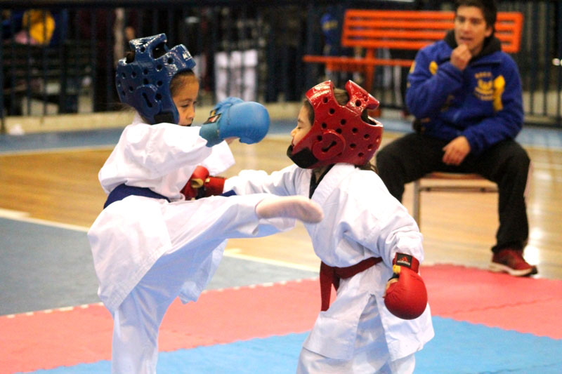Gran campeonato de Karate escolar se realizó en Boston College