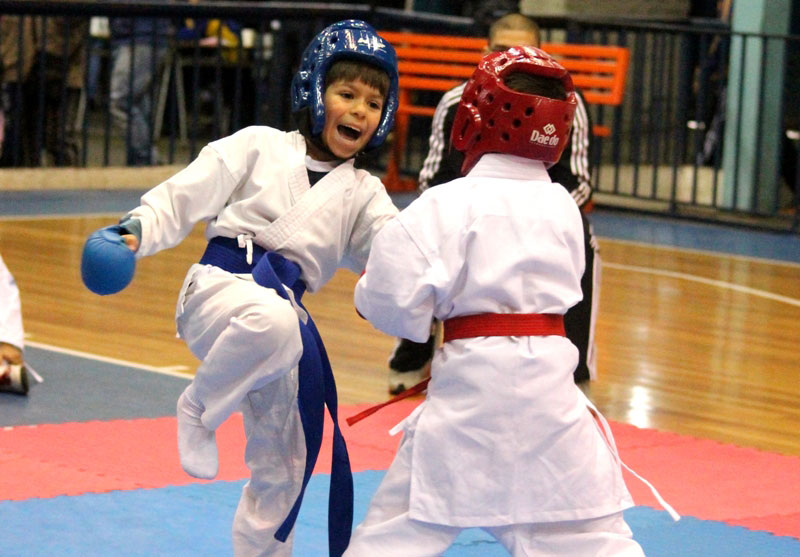 Gran campeonato de Karate escolar se realizó en Boston College