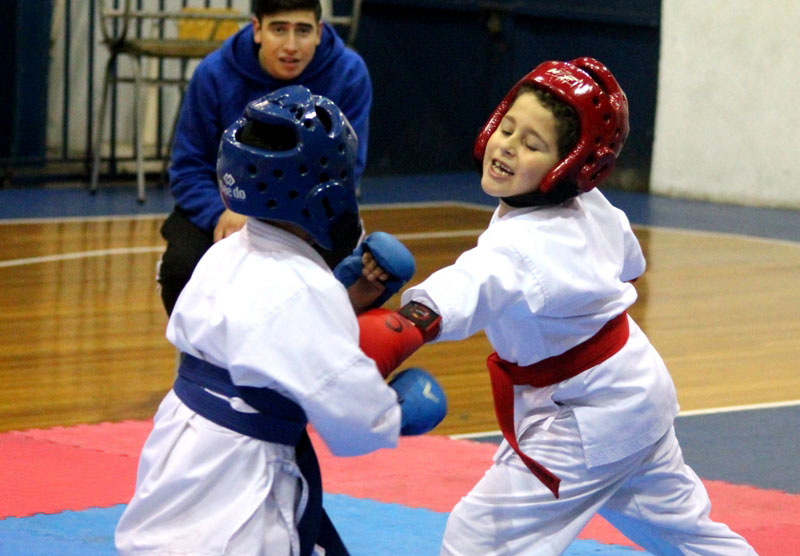 Gran campeonato de Karate escolar se realizó en Boston College