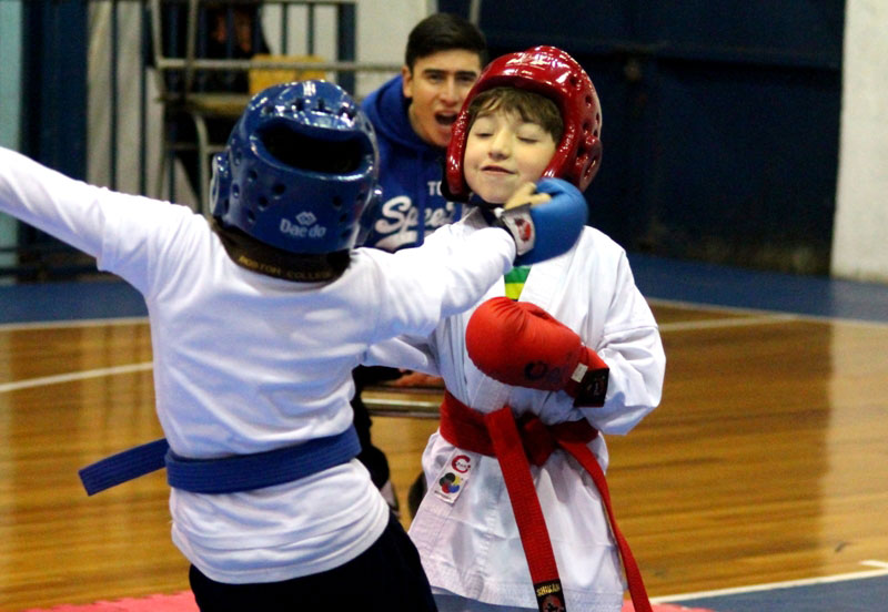 Gran campeonato de Karate escolar se realizó en Boston College