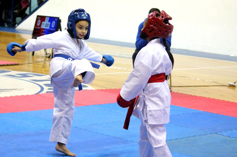 Gran campeonato de Karate escolar se realizó en Boston College