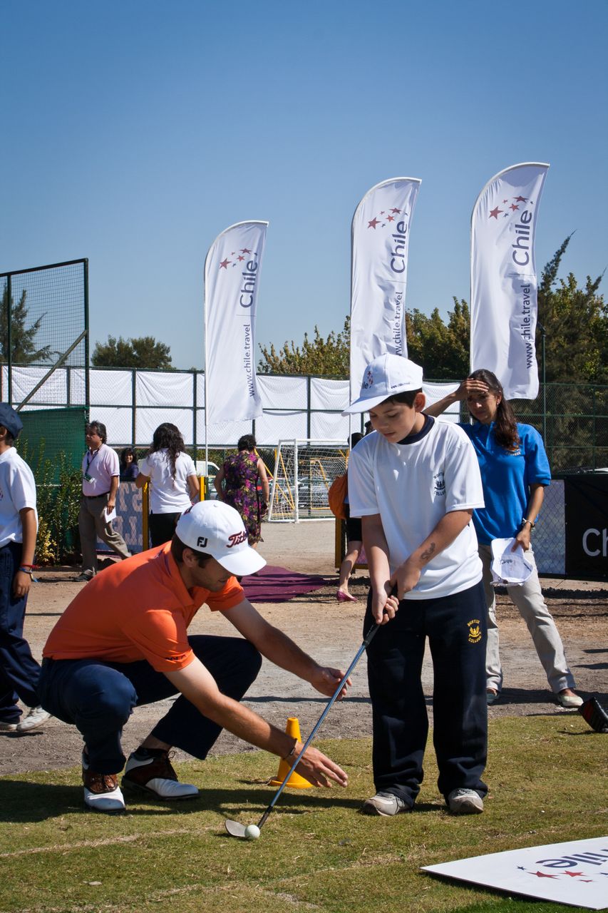 Benjamín Alvarado junto a importantes golfistas participaron de la inauguración del Putting Green Golf de Boston College La Farfana y da el vamos al Classic