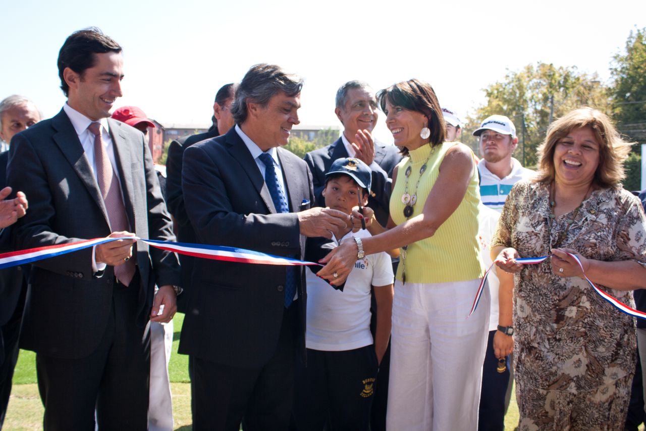 Benjamín Alvarado junto a importantes golfistas participaron de la inauguración del Putting Green Golf de Boston College La Farfana y da el vamos al Classic