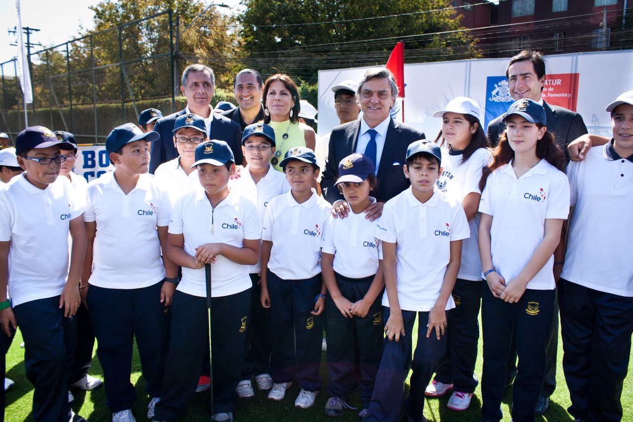 Benjamín Alvarado junto a importantes golfistas participaron de la inauguración del Putting Green Golf de Boston College La Farfana y da el vamos al Classic