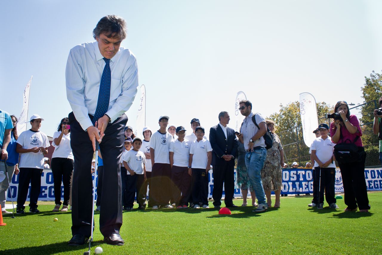 Benjamín Alvarado junto a importantes golfistas participaron de la inauguración del Putting Green Golf de Boston College La Farfana y da el vamos al Classic