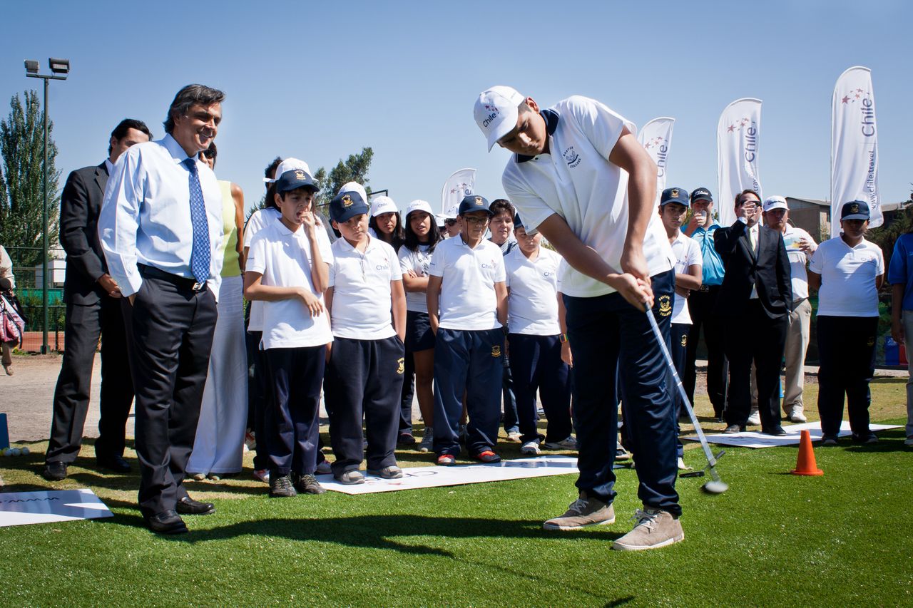 Benjamín Alvarado junto a importantes golfistas participaron de la inauguración del Putting Green Golf de Boston College La Farfana y da el vamos al Classic