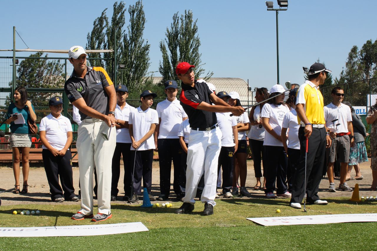 Benjamín Alvarado junto a importantes golfistas participaron de la inauguración del Putting Green Golf de Boston College La Farfana y da el vamos al Classic