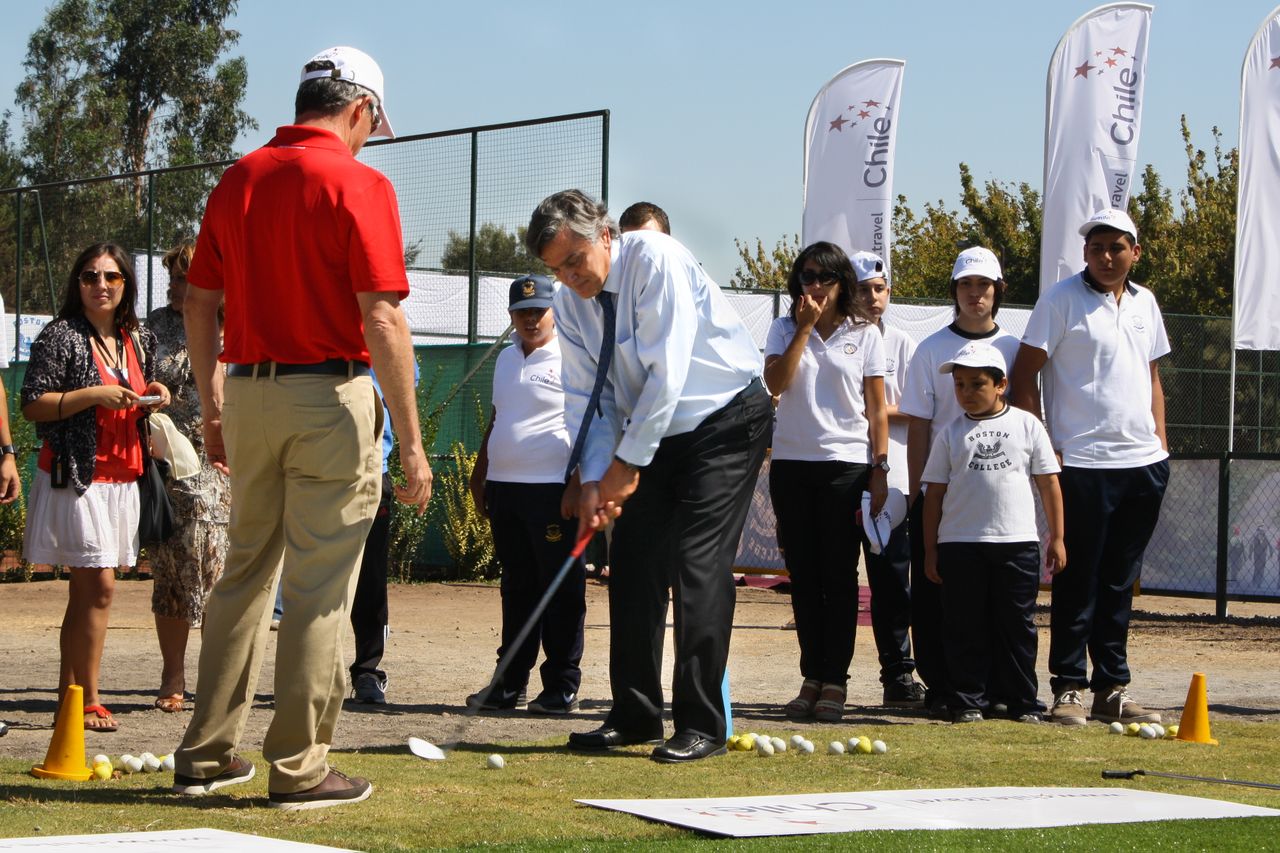 Benjamín Alvarado junto a importantes golfistas participaron de la inauguración del Putting Green Golf de Boston College La Farfana y da el vamos al Classic