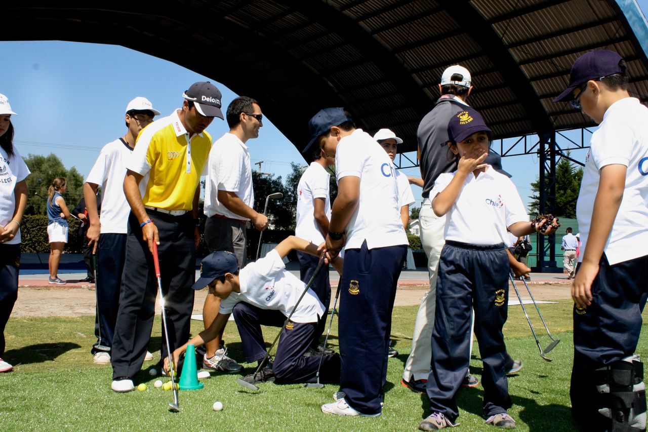 Benjamín Alvarado junto a importantes golfistas participaron de la inauguración del Putting Green Golf de Boston College La Farfana y da el vamos al Classic