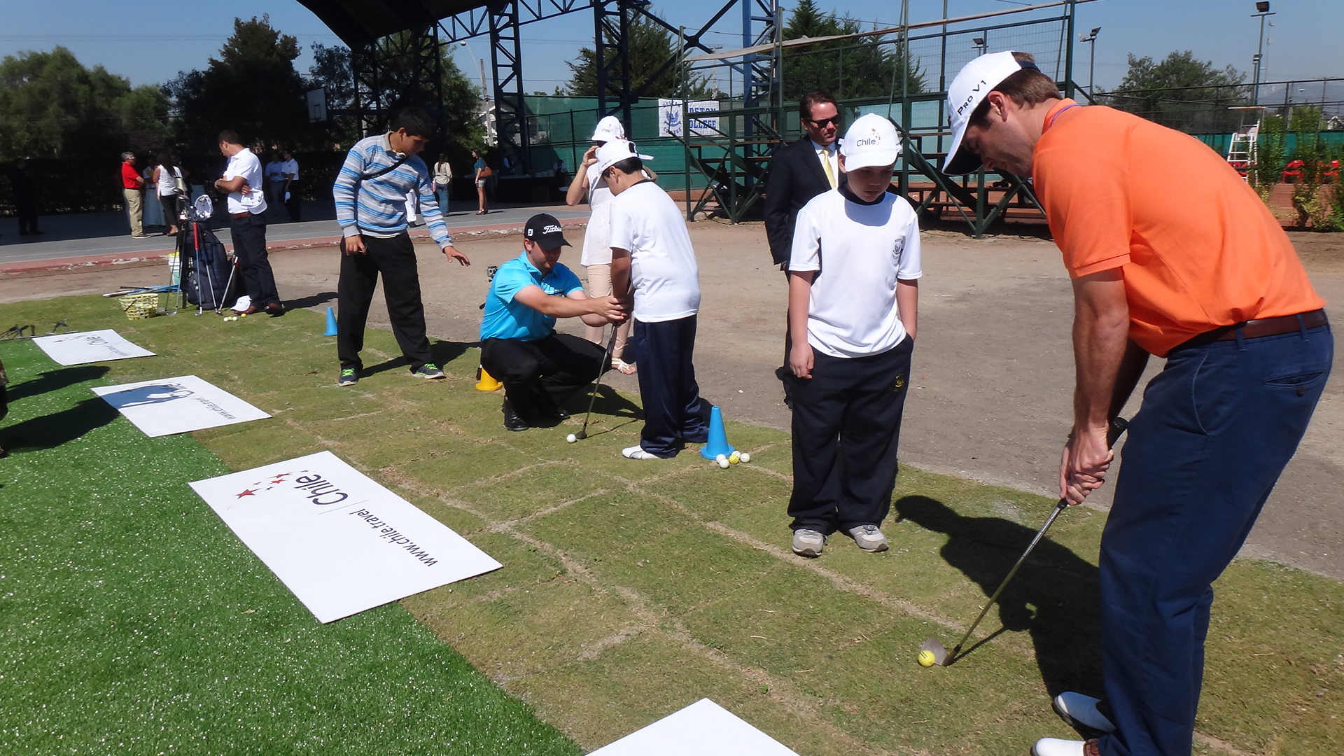 Benjamín Alvarado junto a importantes golfistas participaron de la inauguración del Putting Green Golf de Boston College La Farfana y da el vamos al Classic