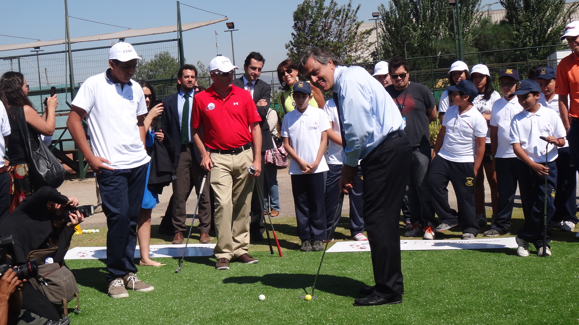 Benjamín Alvarado junto a importantes golfistas participaron de la inauguración del Putting Green Golf de Boston College La Farfana y da el vamos al Classic