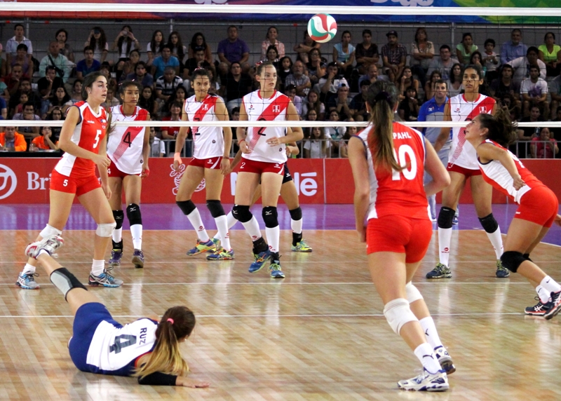 Con Chris Vorpahl y Catalina Melo a la Cabeza, la selección de voleibol femenino sigue invicta en el torneo