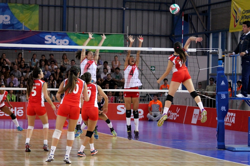 Con Chris Vorpahl y Catalina Melo a la Cabeza, la selección de voleibol femenino sigue invicta en el torneo