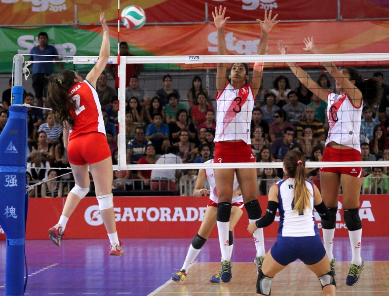 Con Chris Vorpahl y Catalina Melo a la Cabeza, la selección de voleibol femenino sigue invicta en el torneo