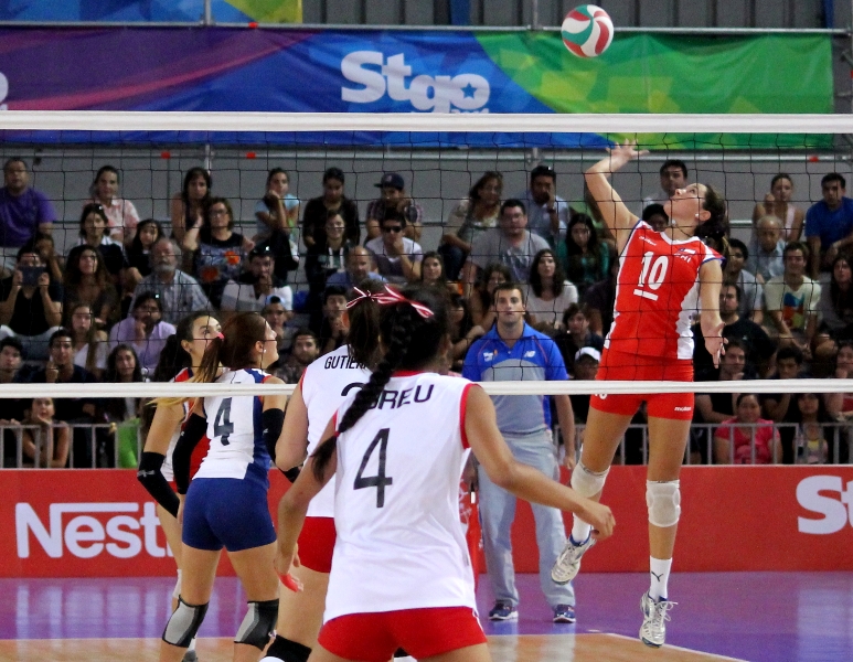 Con Chris Vorpahl y Catalina Melo a la Cabeza, la selección de voleibol femenino sigue invicta en el torneo