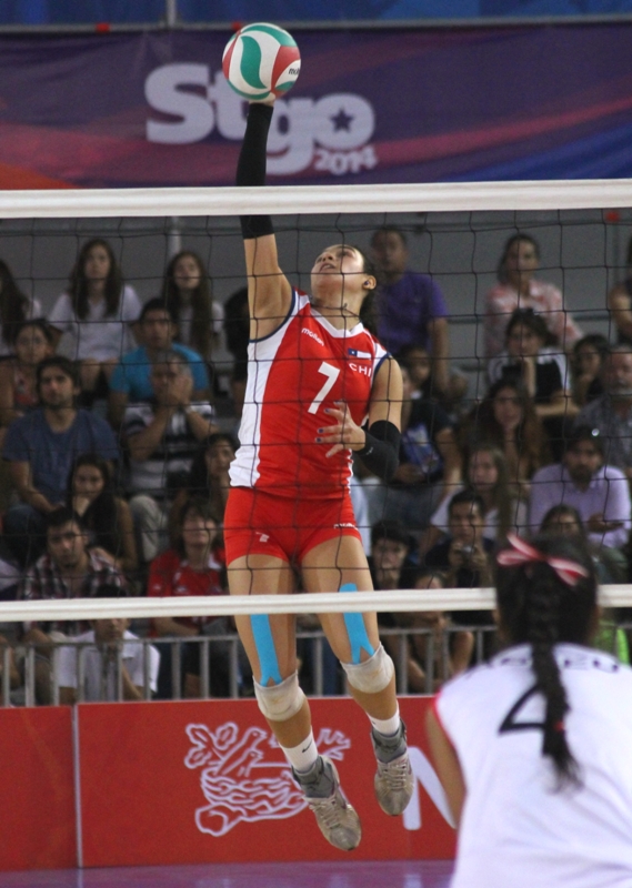 Con Chris Vorpahl y Catalina Melo a la Cabeza, la selección de voleibol femenino sigue invicta en el torneo