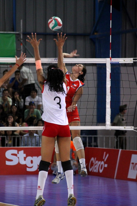 Con Chris Vorpahl y Catalina Melo a la Cabeza, la selección de voleibol femenino sigue invicta en el torneo