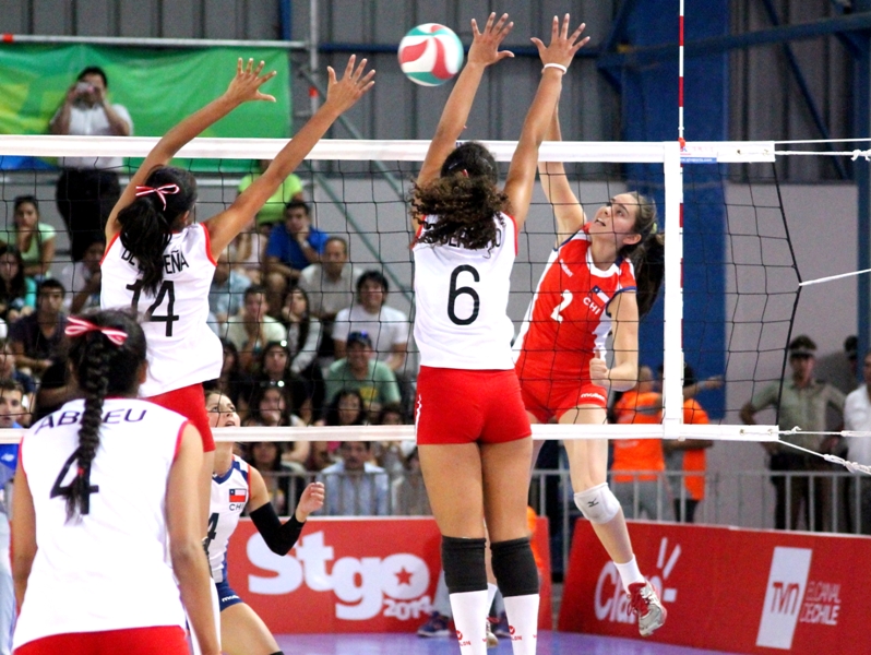 Con Chris Vorpahl y Catalina Melo a la Cabeza, la selección de voleibol femenino sigue invicta en el torneo