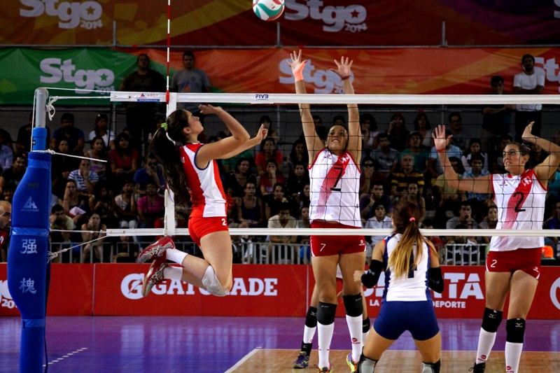 Con Chris Vorpahl y Catalina Melo a la Cabeza, la selección de voleibol femenino sigue invicta en el torneo