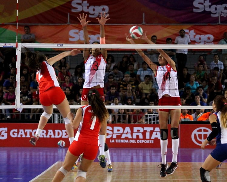 Con Chris Vorpahl y Catalina Melo a la Cabeza, la selección de voleibol femenino sigue invicta en el torneo