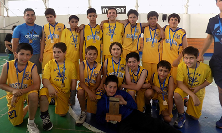 Baloncesto Mini sube al podio, con medalla