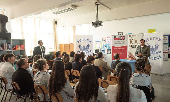 Boston College Huechuraba firma convenio con Instituto Chileno-Británico de Cultura.