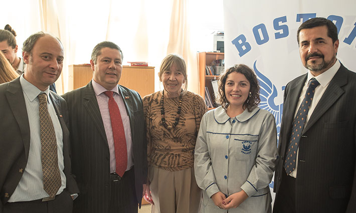 Boston College Huechuraba firma convenio con Instituto Chileno-Británico de Cultura.