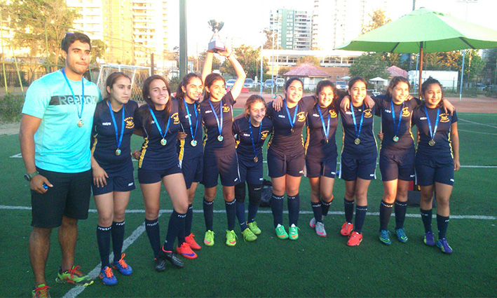 Fútbol femenino, se consagra campeón