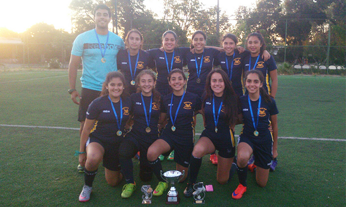 Fútbol femenino, se consagra campeón