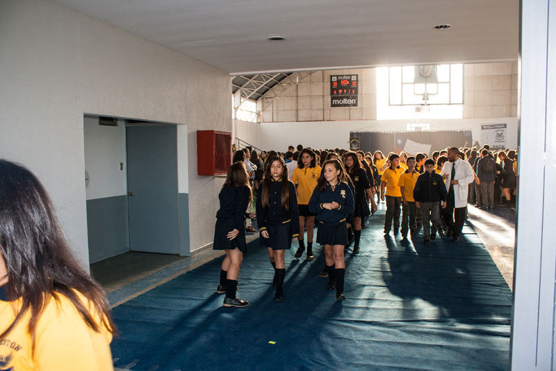 Primer día de clases y homenaje a 4tos medios