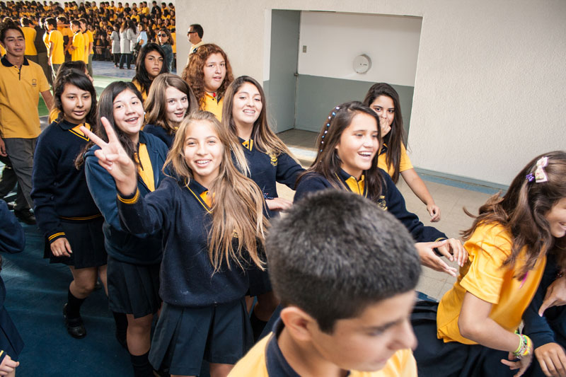 Primer día de clases y homenaje a 4tos medios