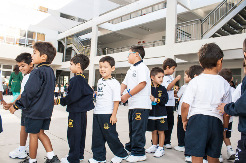 Primer día de clases y homenaje a 4tos medios