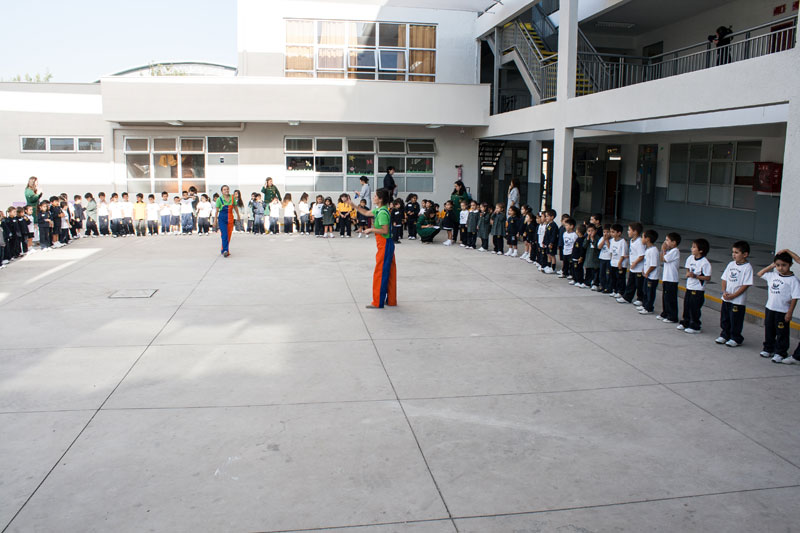 Primer día de clases y homenaje a 4tos medios