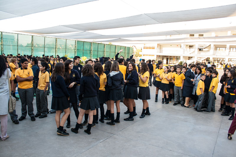 Primer día de clases y homenaje a 4tos medios